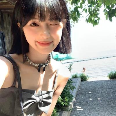 在床上海报